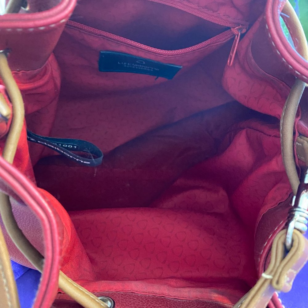 📌Liz Claiborne Great Locking Handbag space for a lot of stuff - Picture 8 of 14
